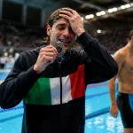 Europei di nuoto, l’Italia fa tris a Parigi: ori per Martinenghi e Quadarella, bronzo per Cerasuolo