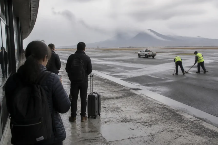Etna, l’aeroporto di Catania riapre alle 14: scossa di magnitudo 3.9 a Linguaglossa
