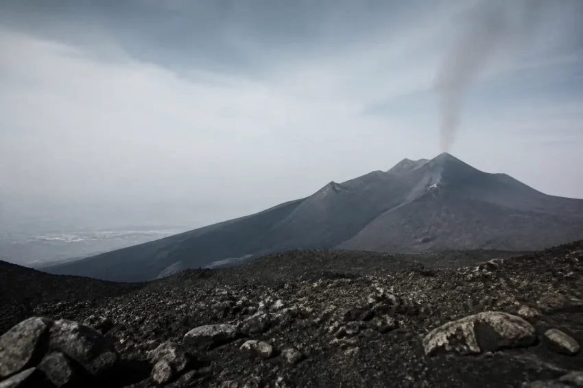 Etna, nuova bocca effusiva e voli ancora limitati a Catania-Fontanarossa