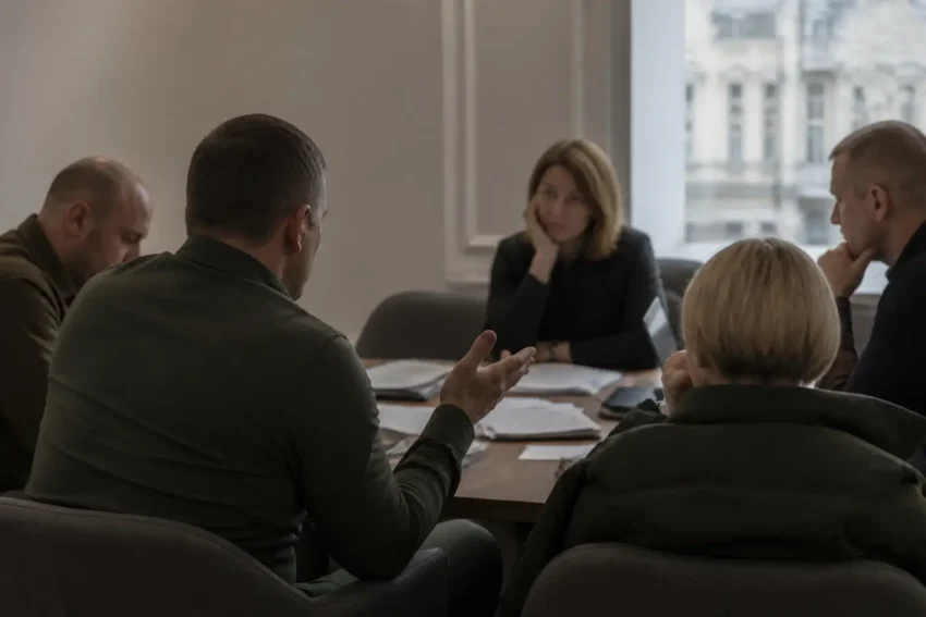 Ucraina, si apre la partita della successione mentre Zelensky perde consensi