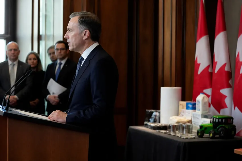 Canada, contromisure sui dazi Usa: tariffe equivalenti su acciaio, latticini e altri settori
