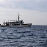 Sea Watch 5 fermata per 45 giorni e multata di 7.500 euro: scontro tra Piantedosi e Sea-Watch