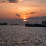 Stretto di Hormuz, nuovi spiragli tra Usa e Iran: petrolio in calo e mercati in rialzo Stretto di Hormuz, nuovi spiragli tra Usa e Iran: petrolio in calo e mercati in rialzo