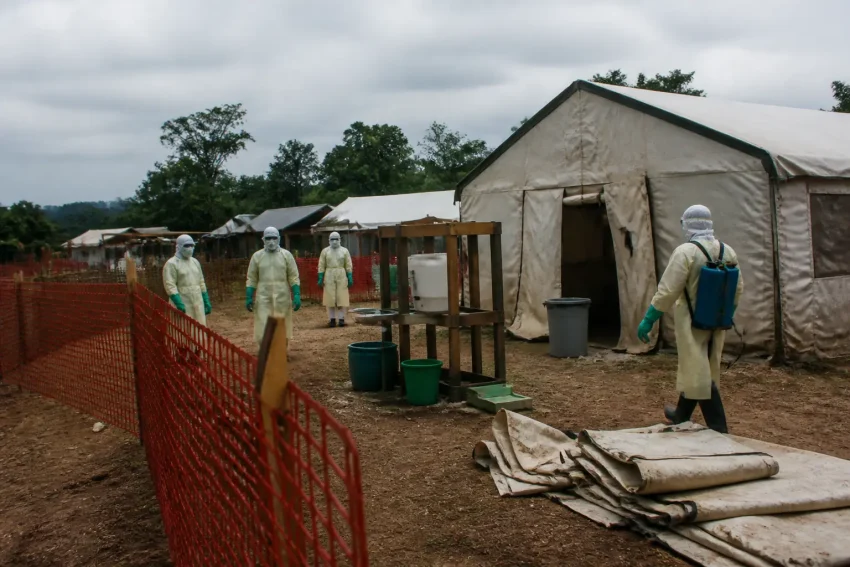Ebola in Repubblica Democratica del Congo, i morti salgono a 1.960: focolaio da record per contagi