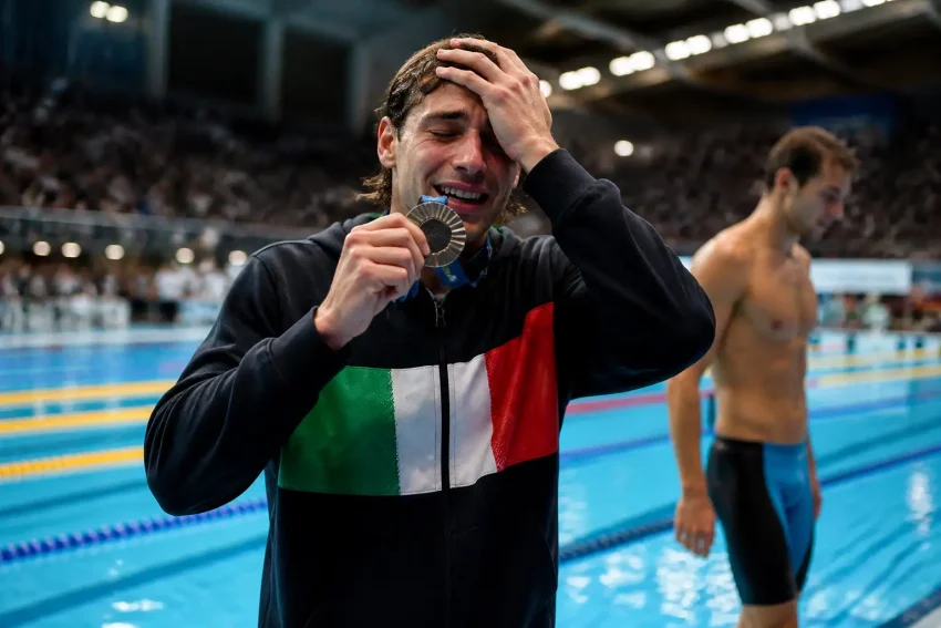 Europei di nuoto, l’Italia fa tris a Parigi: ori per Martinenghi e Quadarella, bronzo per Cerasuolo