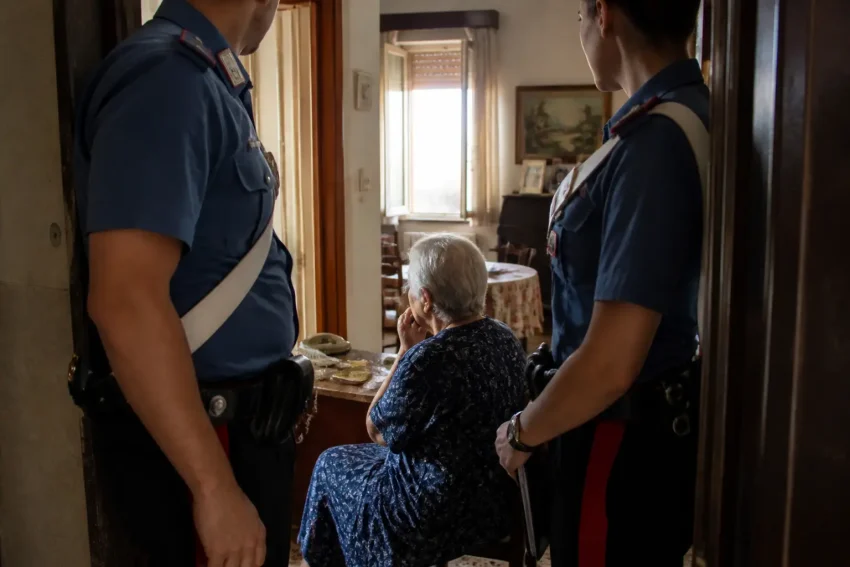 Roma, 88enne sventa la truffa del finto carabiniere e fa arrestare una 20enne