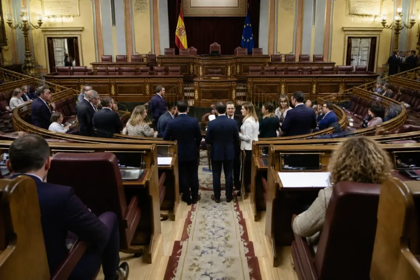Feijóo studia la via parlamentare per sfidare Sánchez, con Ceuta come primo test